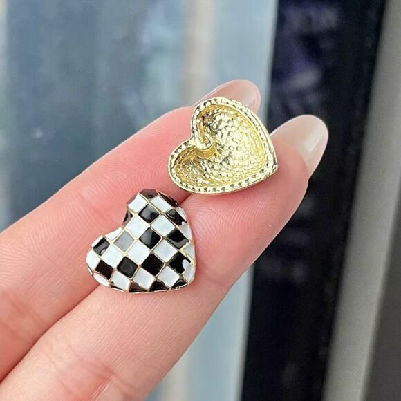 Black and White Enameled Checkered Heart Stud Earrings - Picture 3 of 11